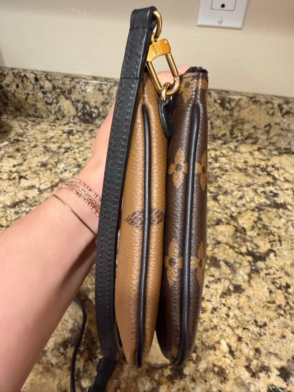 LOUIS VUITTON DOUBLE ZIP POCHETTE GIANT REVERSE MONOGRAM - Picture 14 of 14